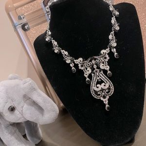 Gorgeous statement necklace